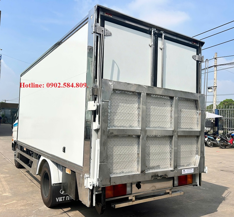 Hyundai 3,5 tấn thùng kín có bửng nâng